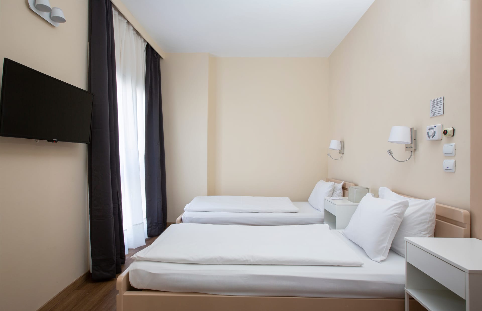 Quadraple Room with Balcony & City View