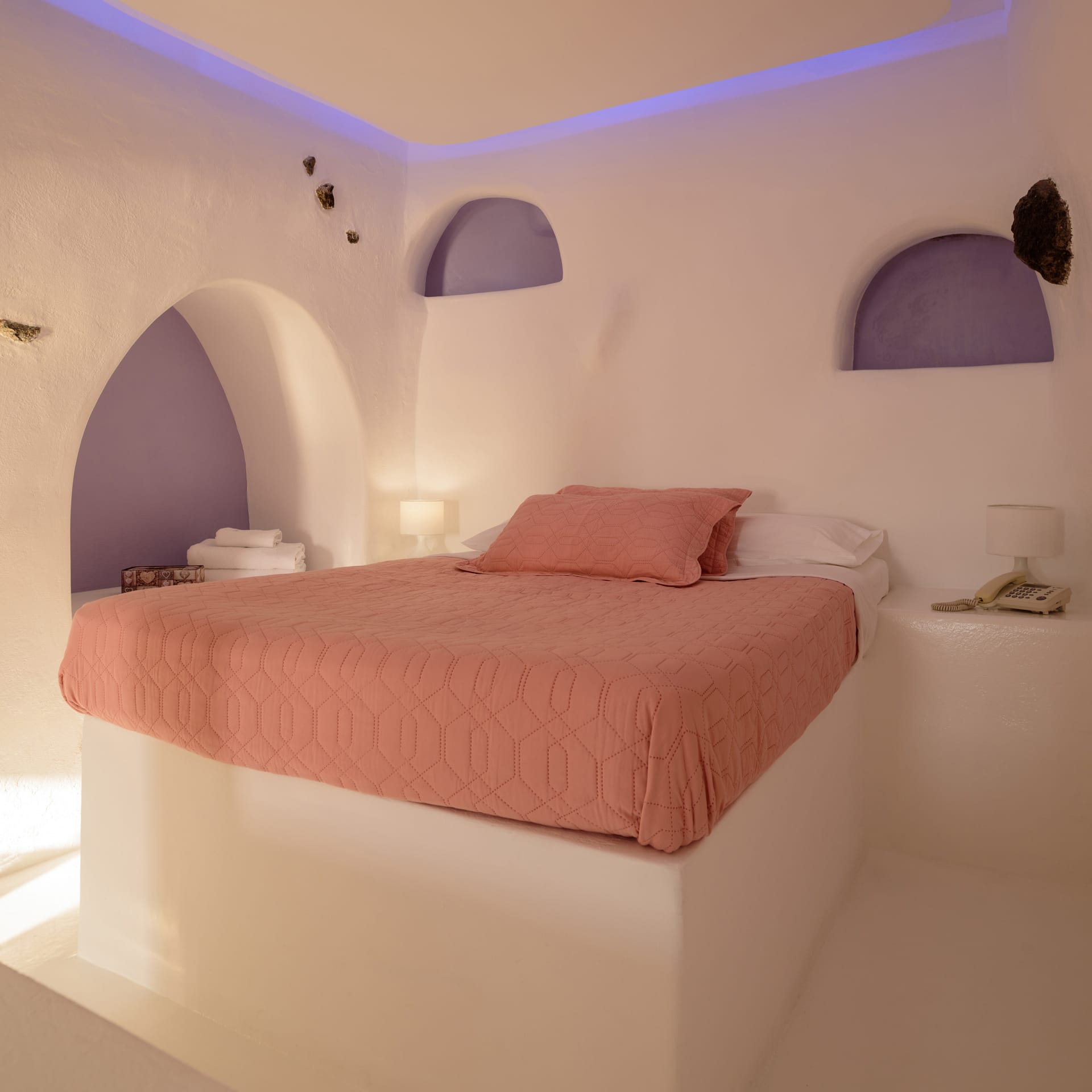 Abyssos Suite | Caldera Sea & Sunset View-Outdoor Hot Tub