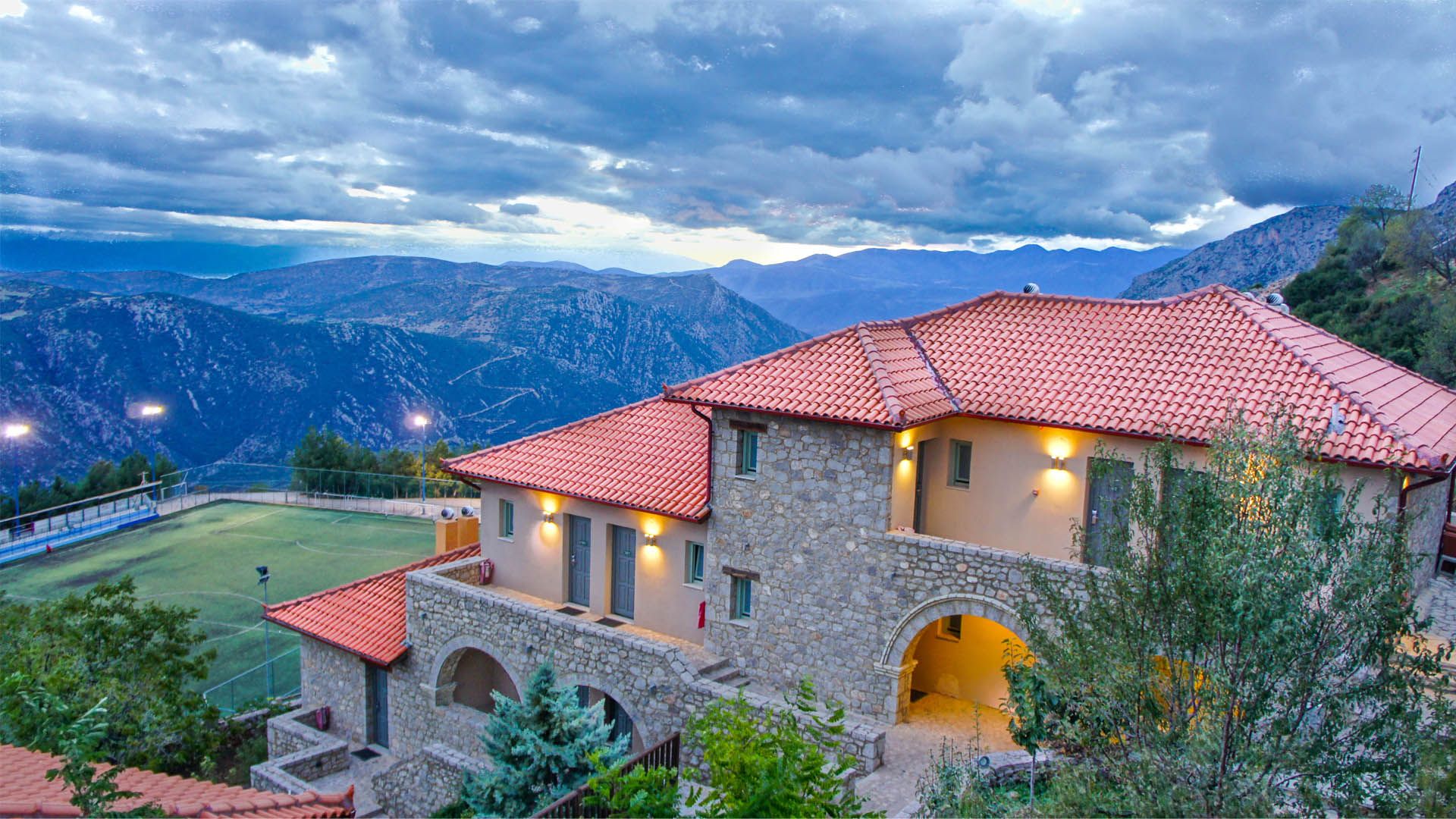 Premium Maisonette with Attic and Fireplace