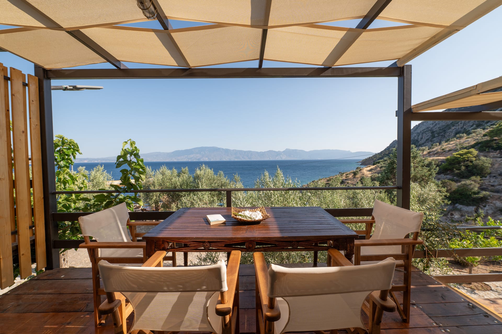 Two-Bedroom Apartment with Balcony and Sea View "Maistros"