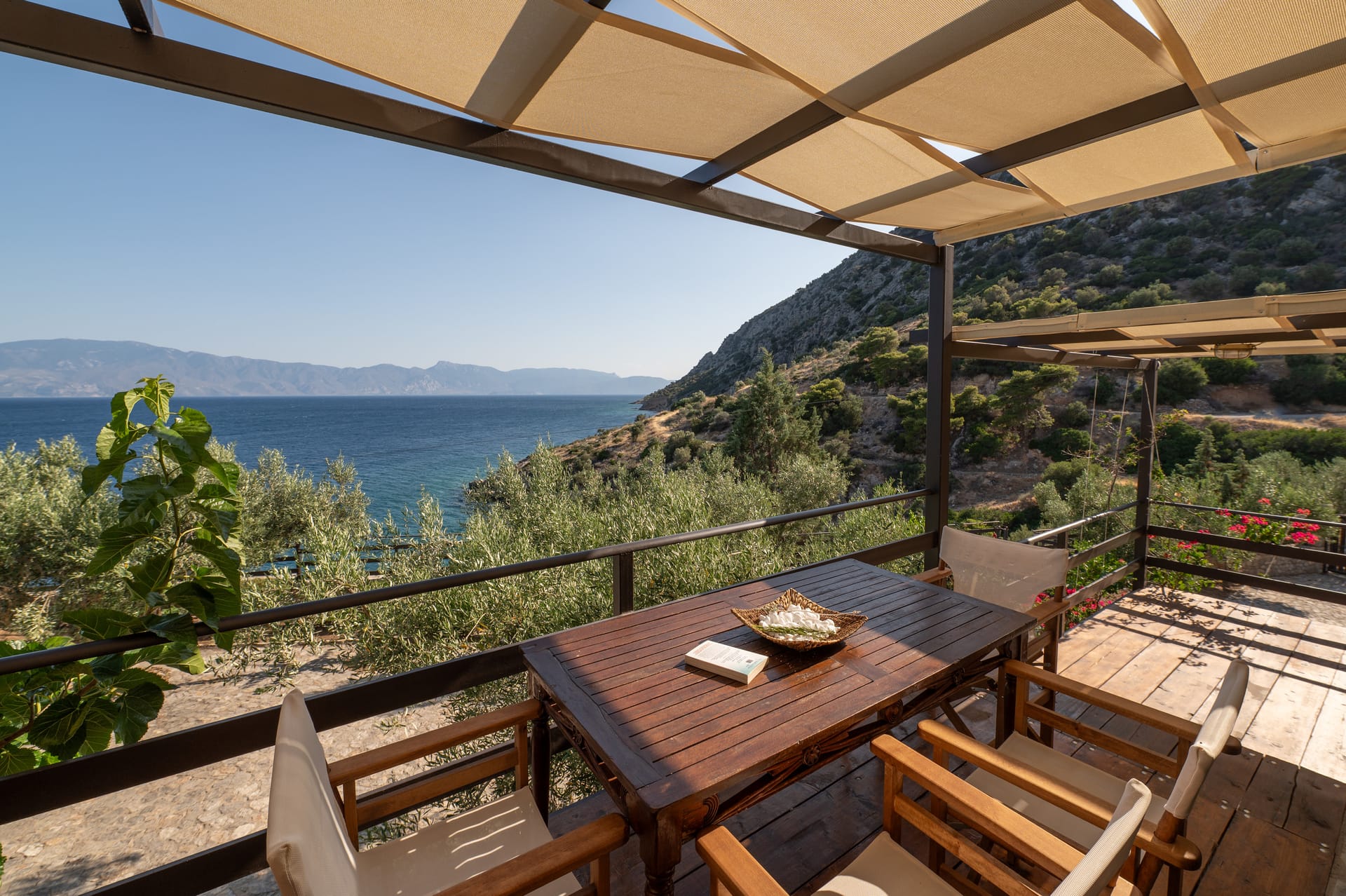 Two-Bedroom Apartment with Balcony and Sea View "Maistros"