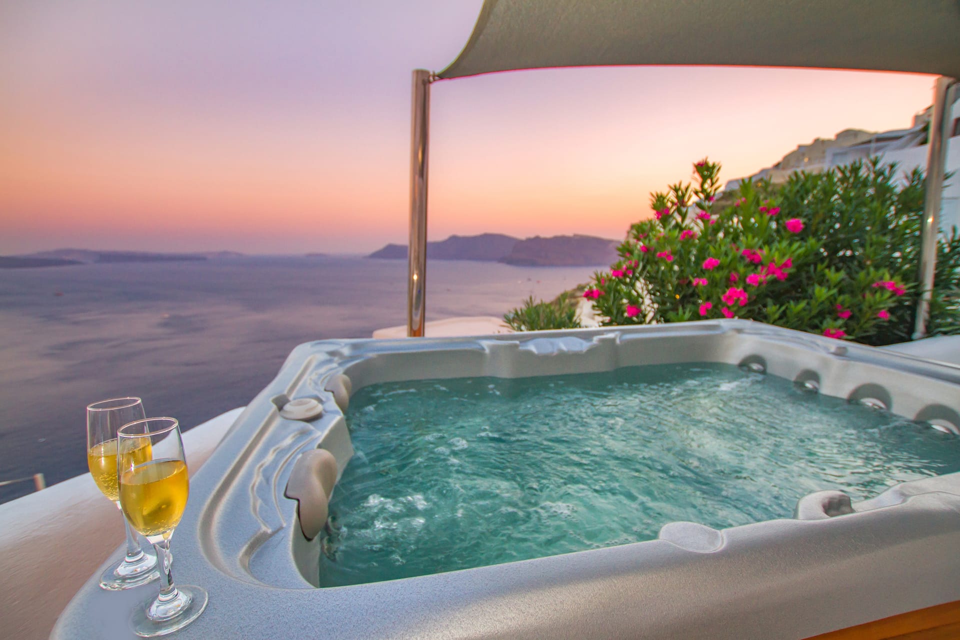 Luxury Cave Villa with Hot Tub & Caldera View