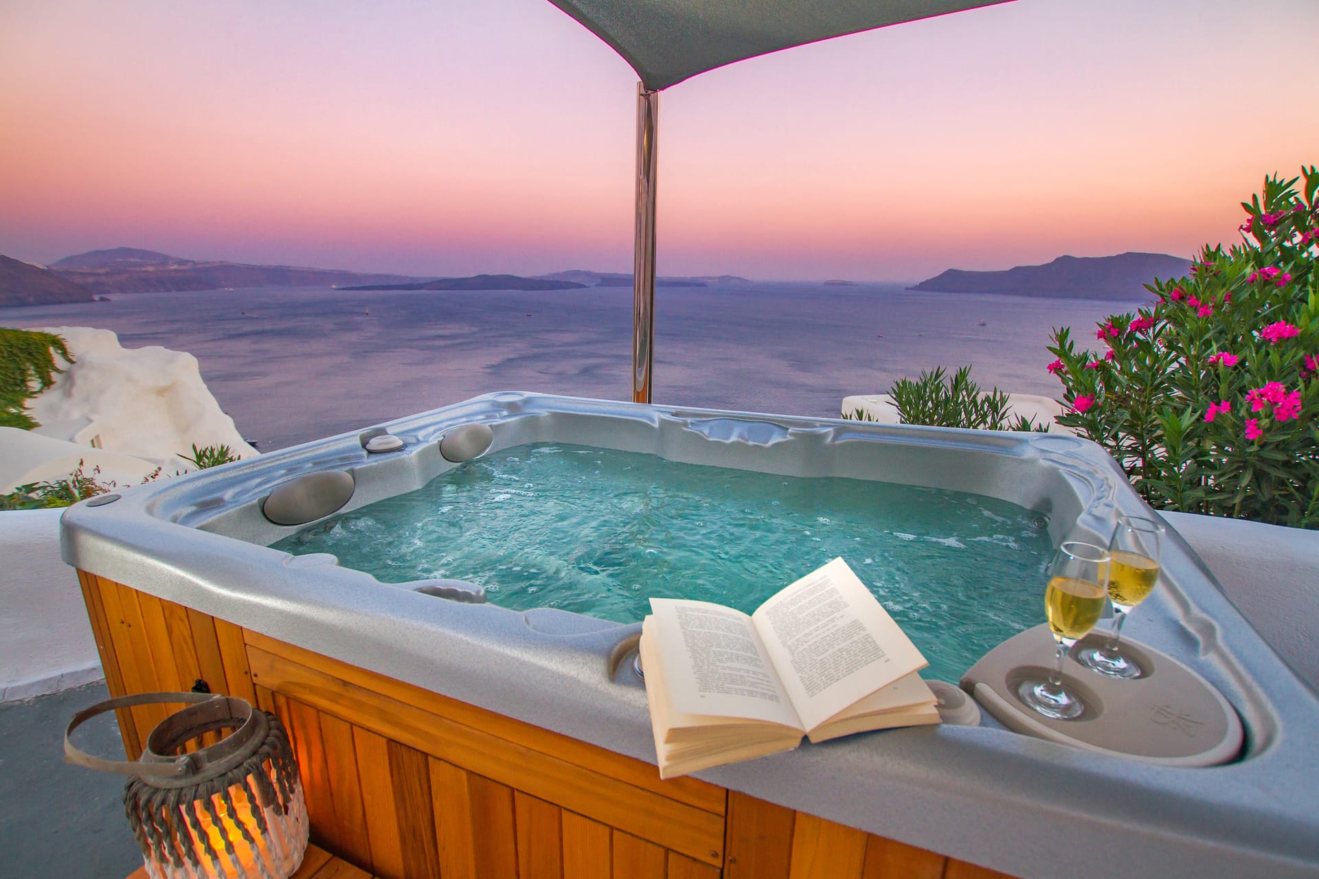 Luxury Cave Villa with Hot Tub & Caldera View