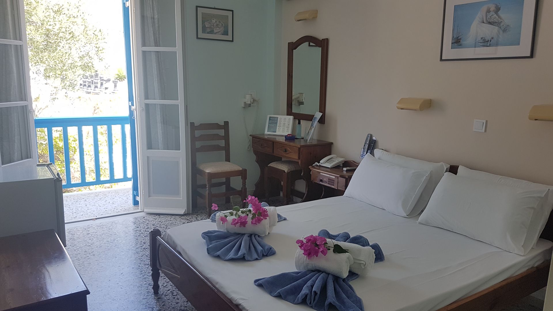 Double Room Sea or Garden View