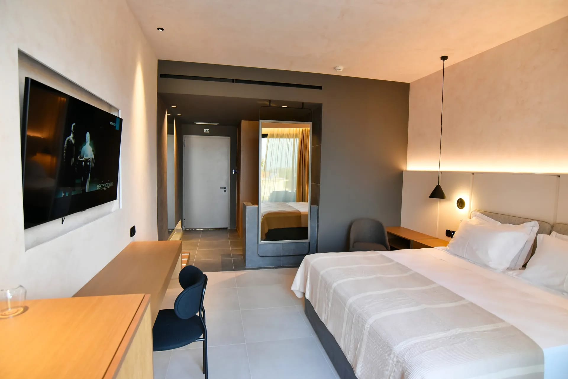 Deluxe Double Room with Side Sea View