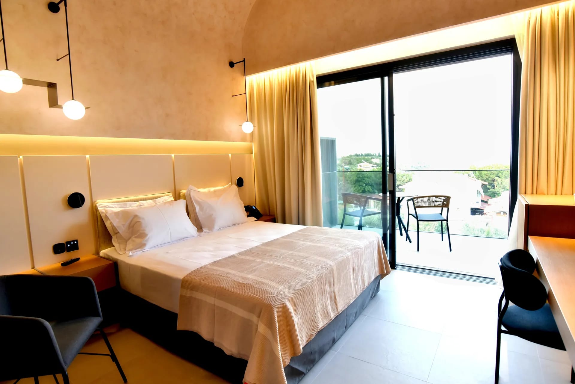 Deluxe Double Room with Side Sea View