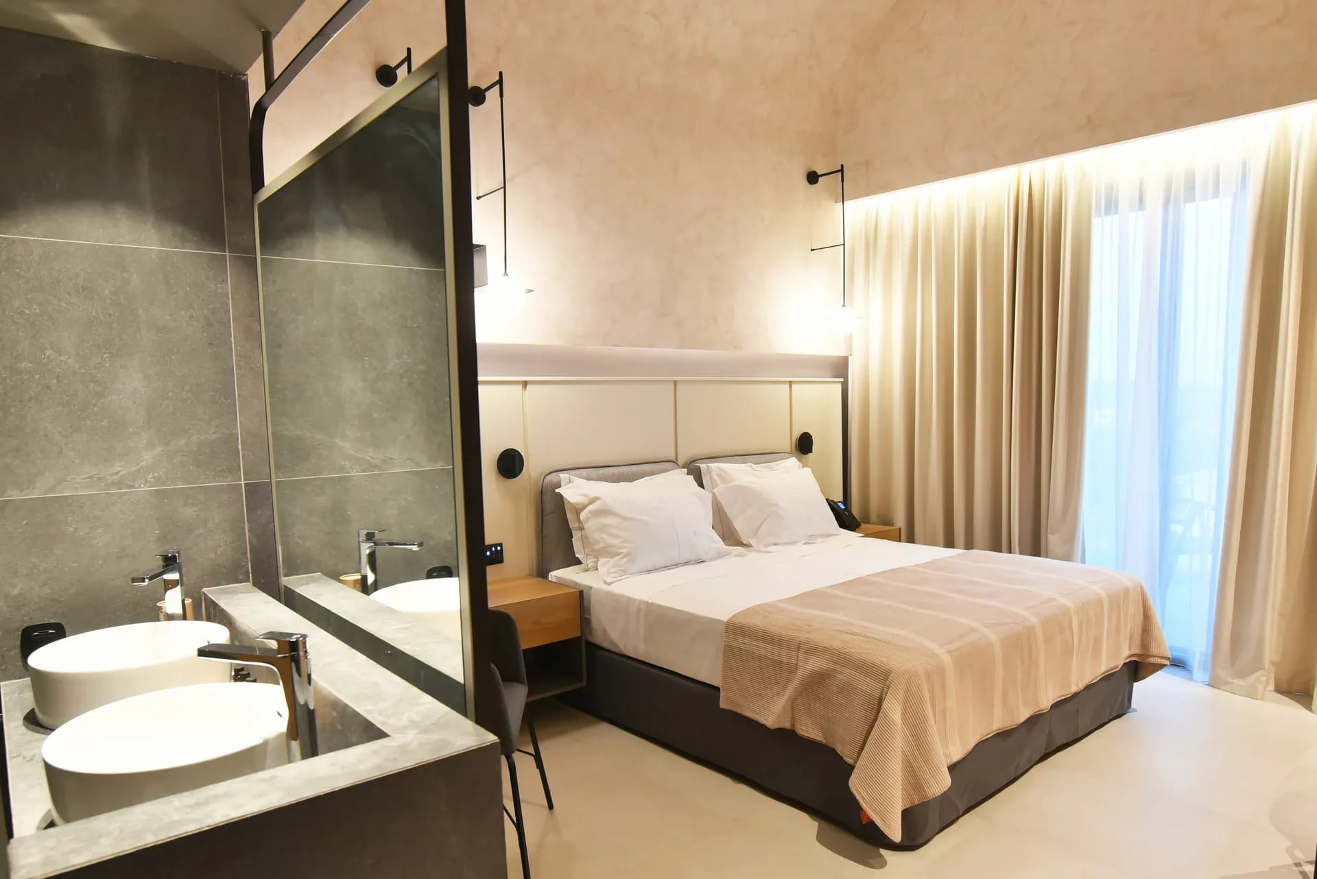 Deluxe Double Room with Side Sea View