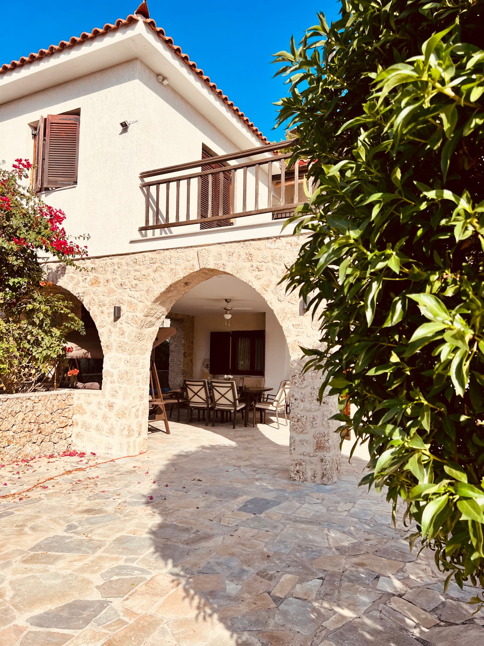 COUNTRY GARDEN HOUSE