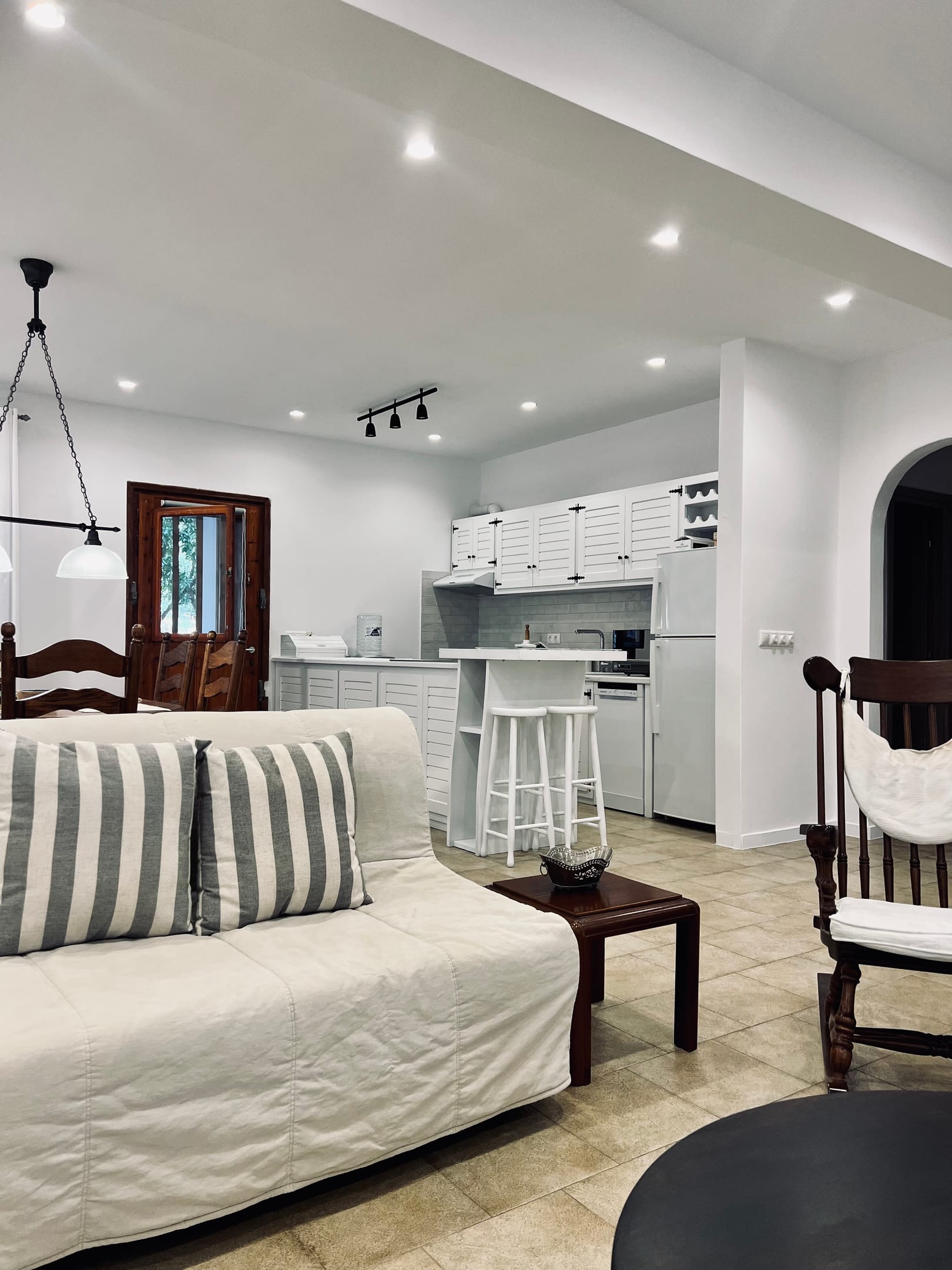 COUNTRY GARDEN HOUSE