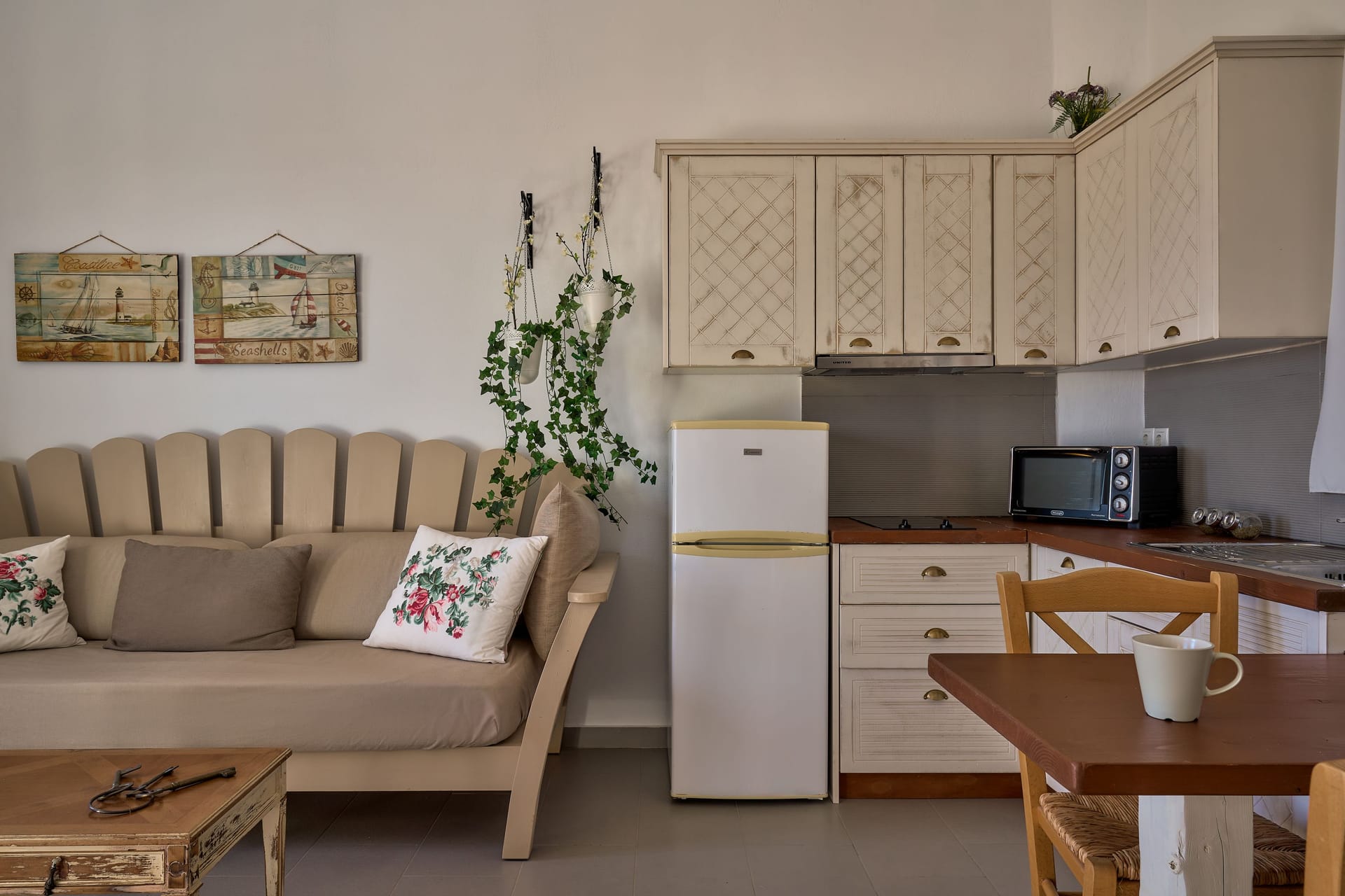 Poolfront Open Plan Suite with Sea View 40m²