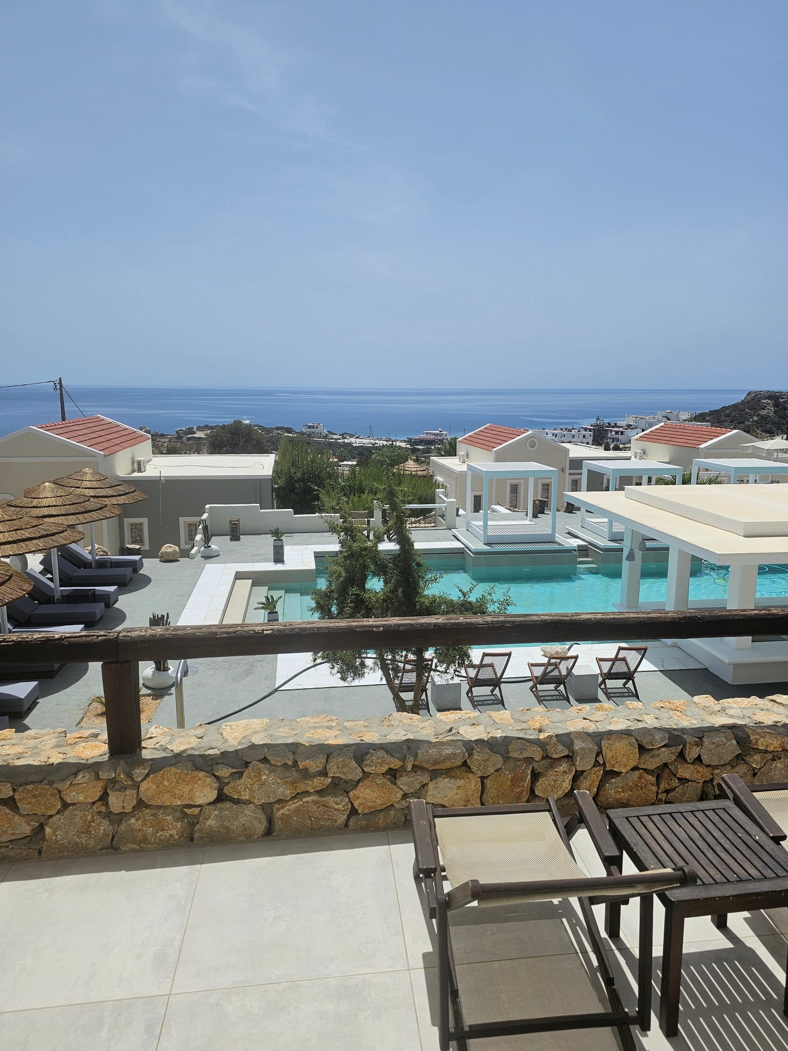 Poolfront Open Plan Suite with Sea View 40m²