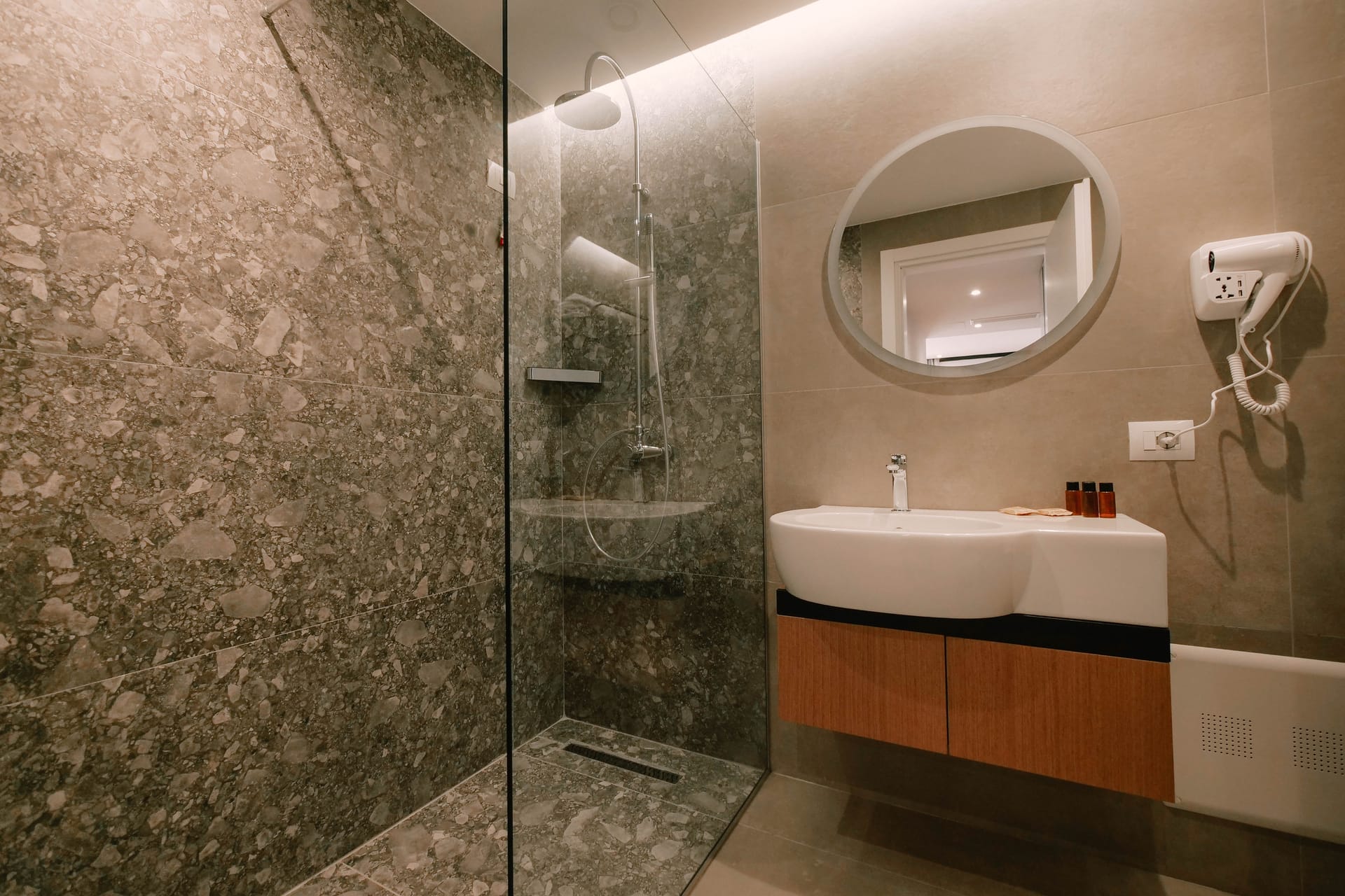 Twin Room With City View