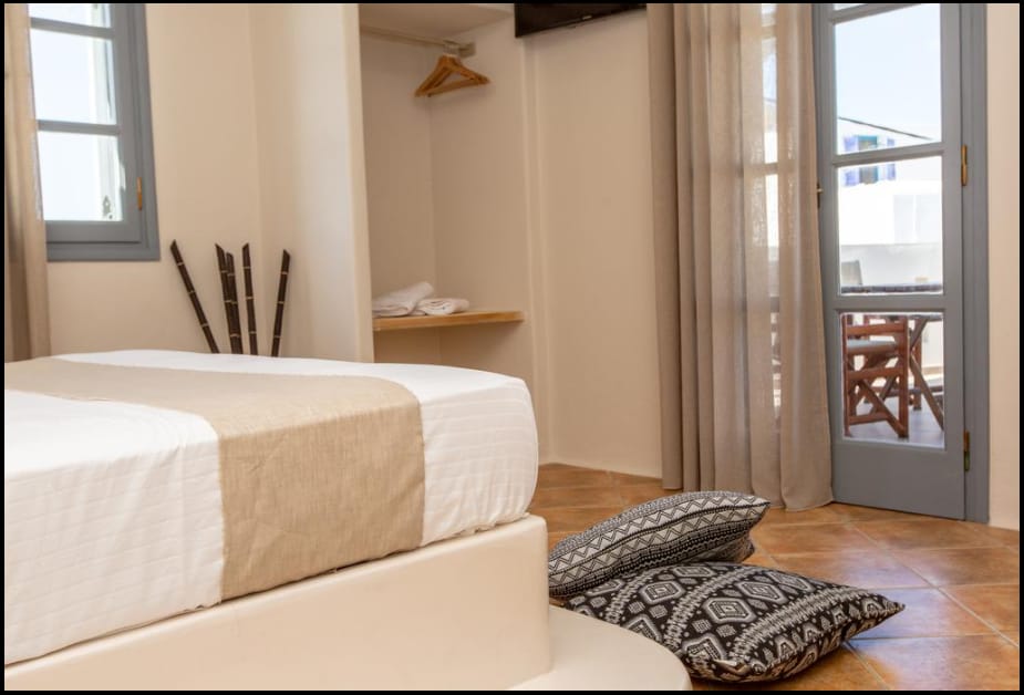 Deluxe Apartment for 5 people with Pool View