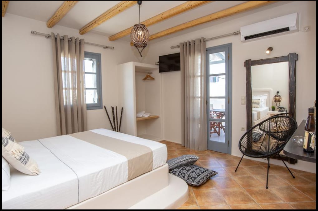 Deluxe Apartment for 5 people with Pool View