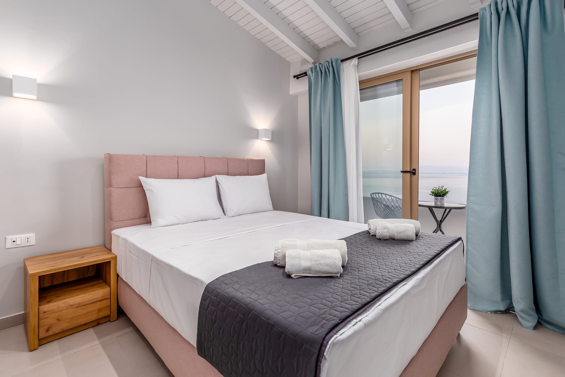 Suite with Private Plunge Pool & Sea View