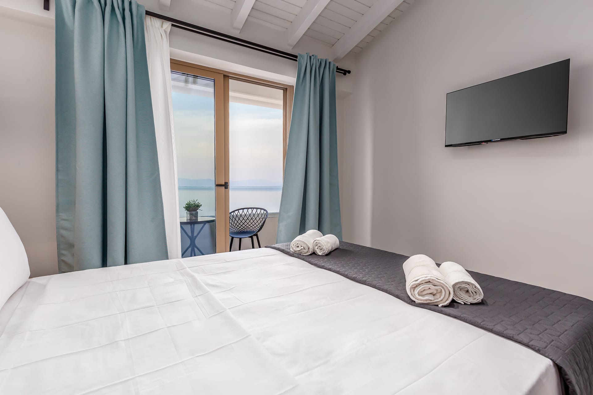 Suite with Private Plunge Pool &amp; Sea View