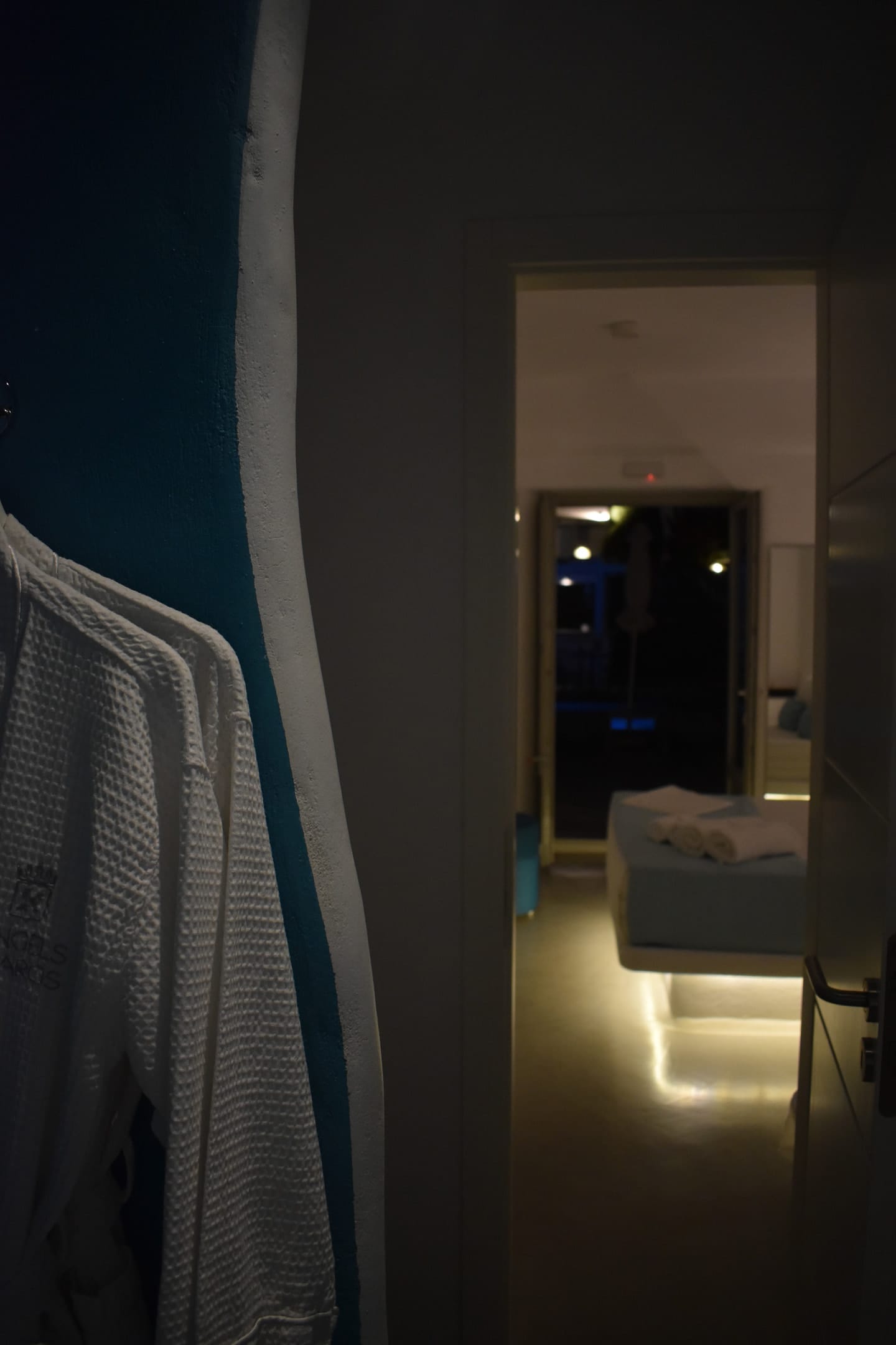 Deluxe Room Pool Front