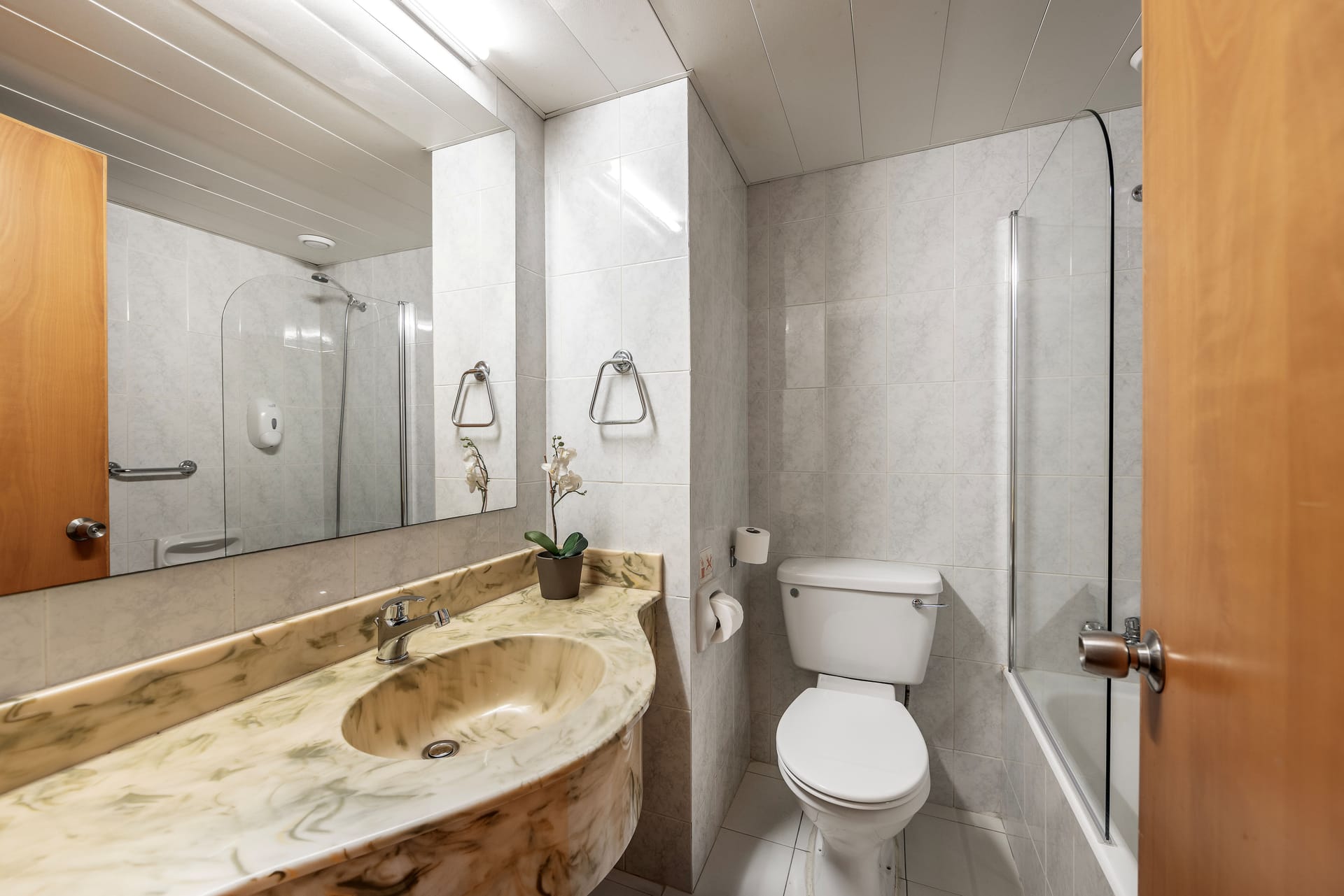 Twin or Double Room with Partial Sea View