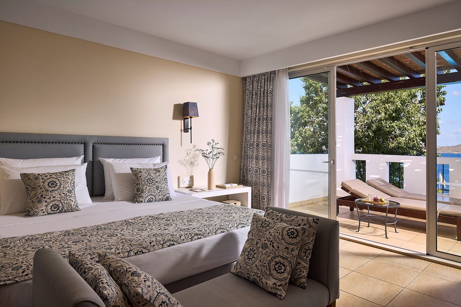 Aquila Elounda Village Adults Only, Elunda, Grčka — Mythica One-Bedroom - One-Living Room Bungalow Suite - Sea View