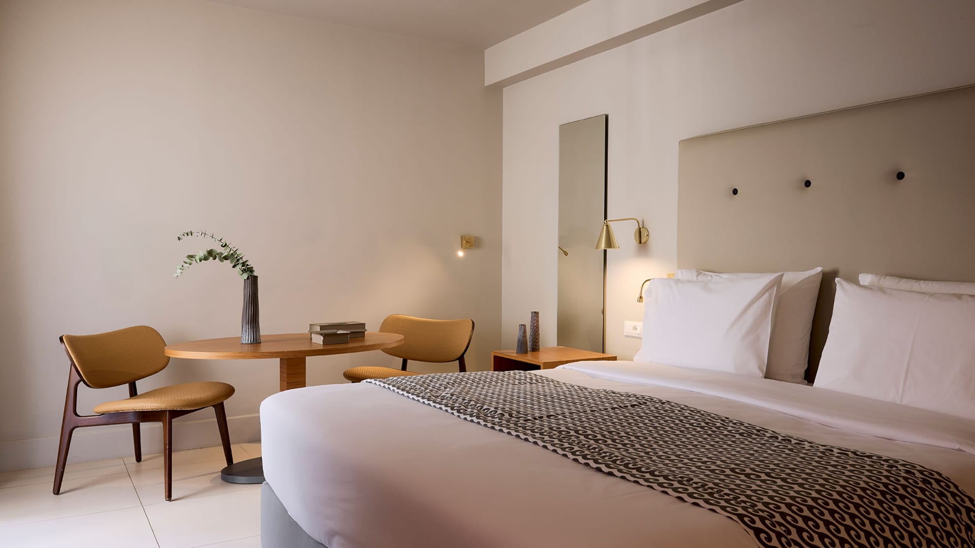 Classic Room - Urban View [2 adults + 1 child]