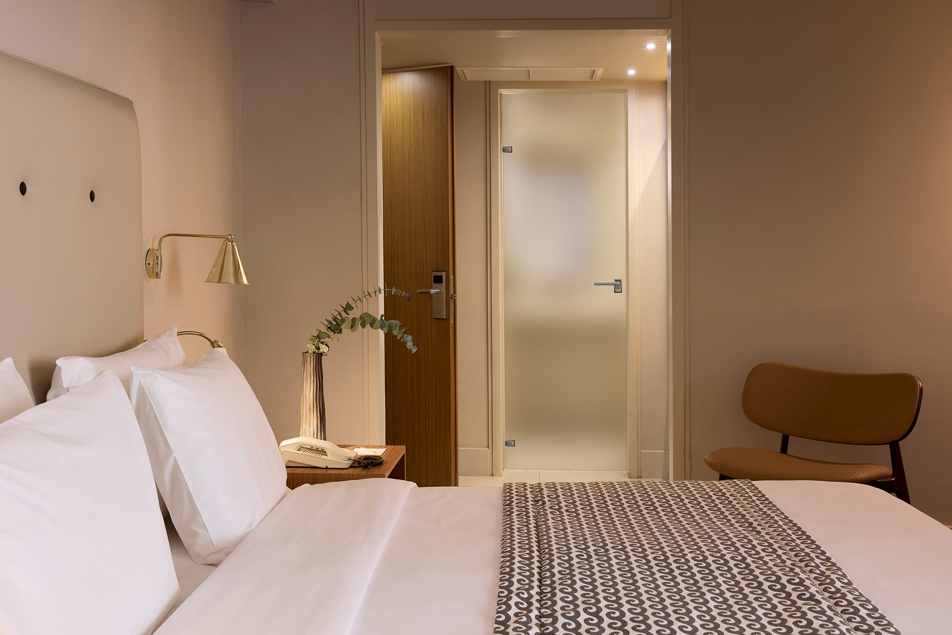 Classic Room - Urban View [2 adults + 1 child]