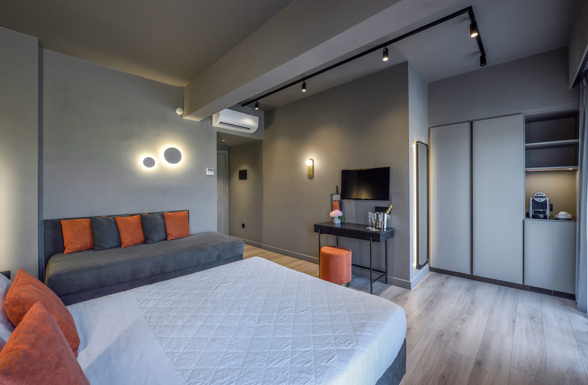 Superior Double Room with Balcony and Square-Liston View