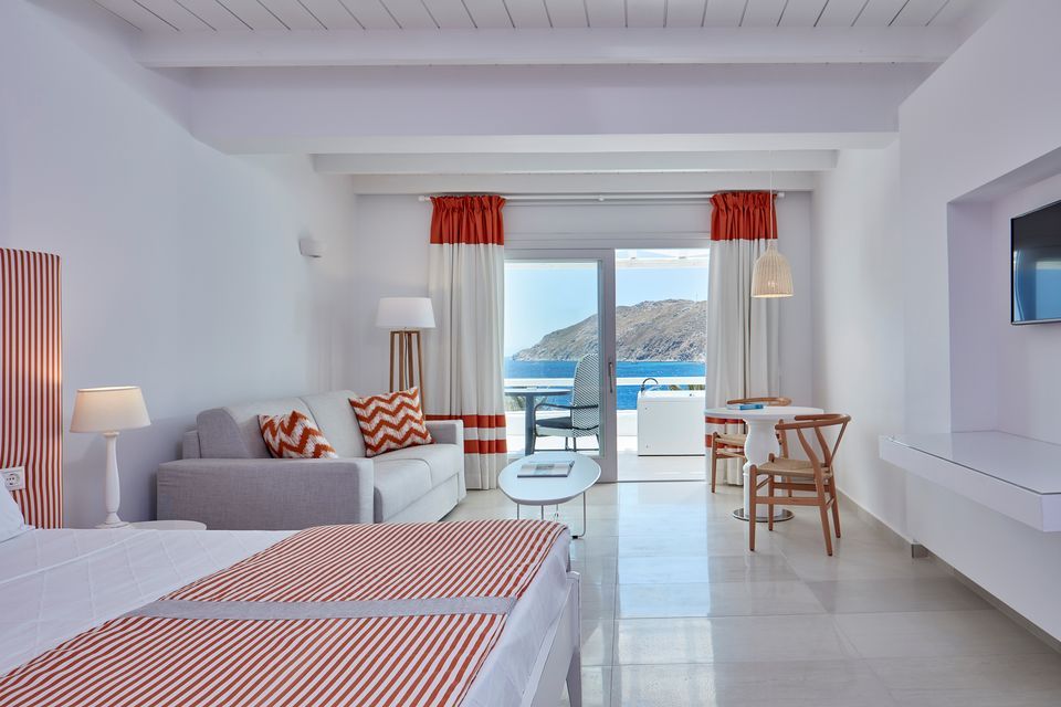 Honeymoon Sea View Suite with Outdoor Jacuzzi