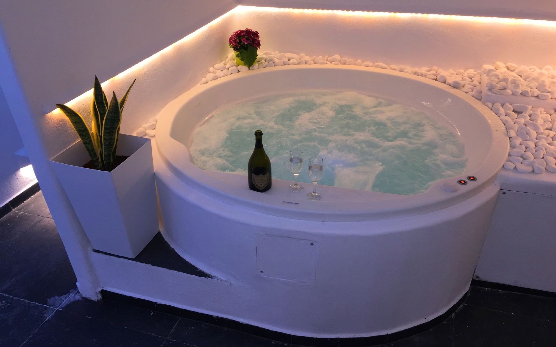 Apollo Honeymoon Suite Outdoor Jetted Tub Ariana Eco Suites Santorini
