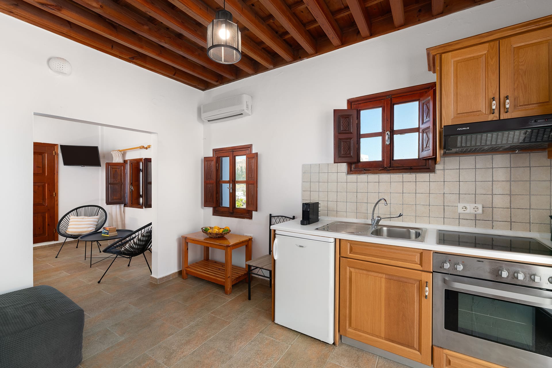 Traditional Suite with Terrace and Sea view