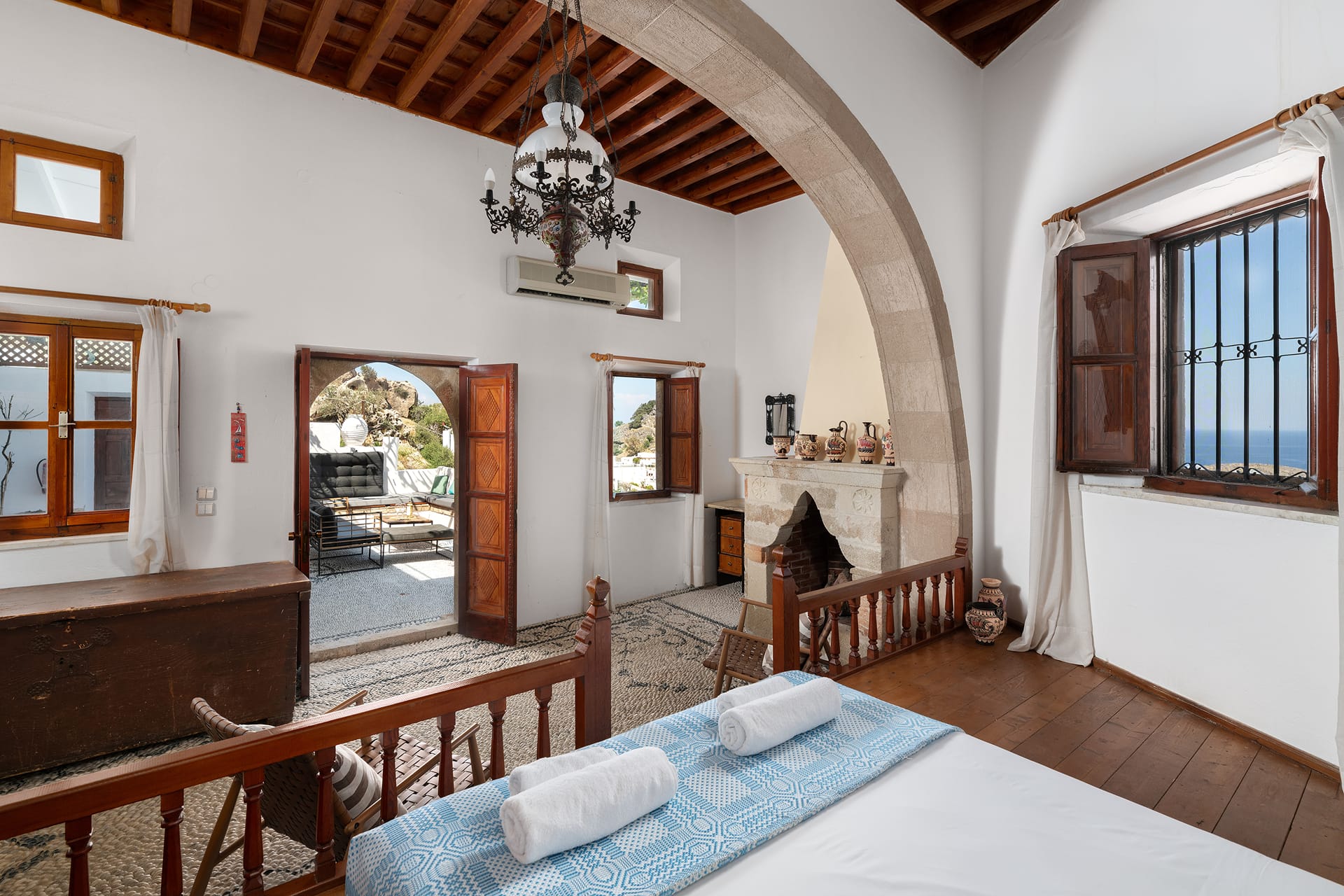 Arte Lindos Suites