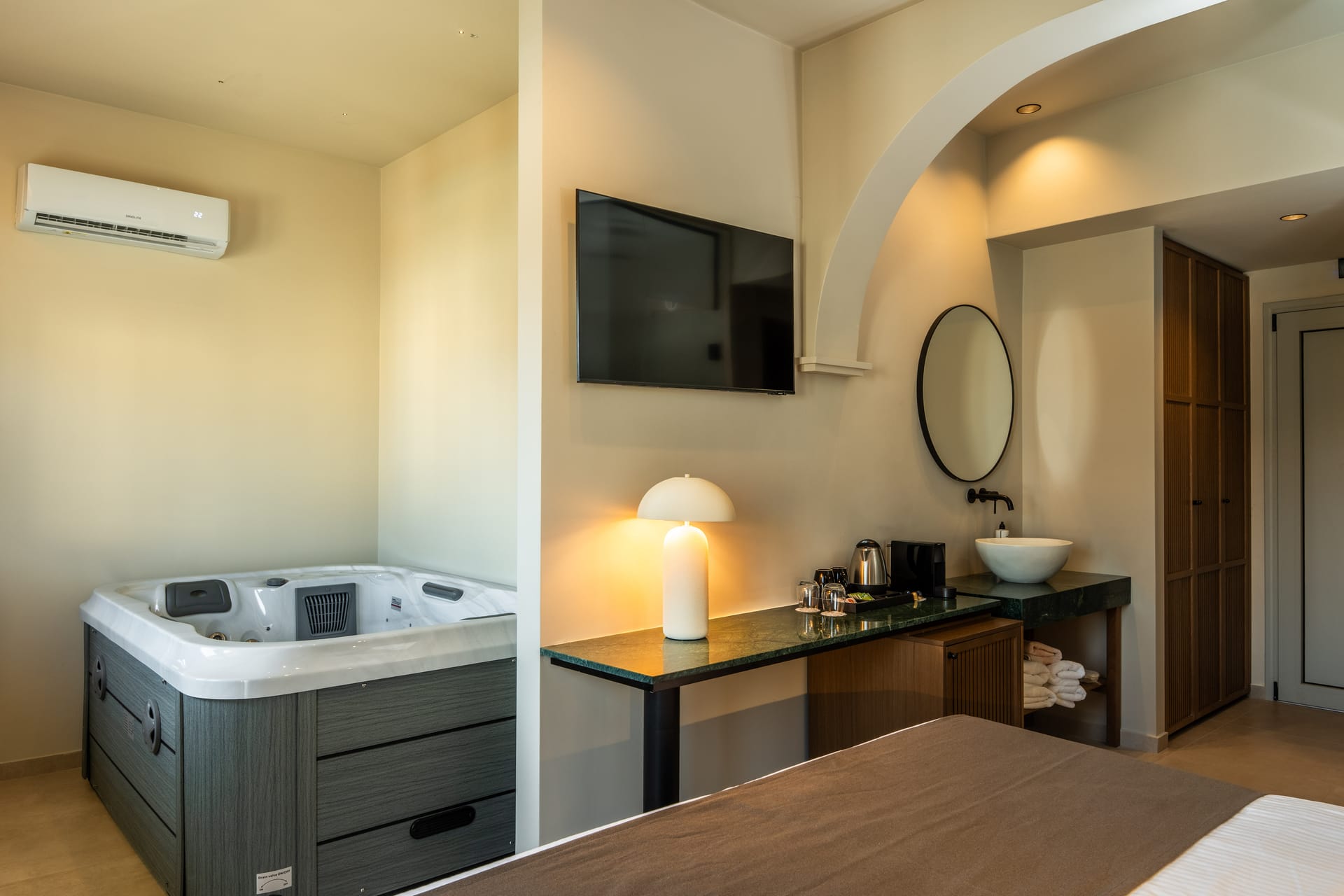 Superior Suite | Mountain View & Indoor Hot Tub