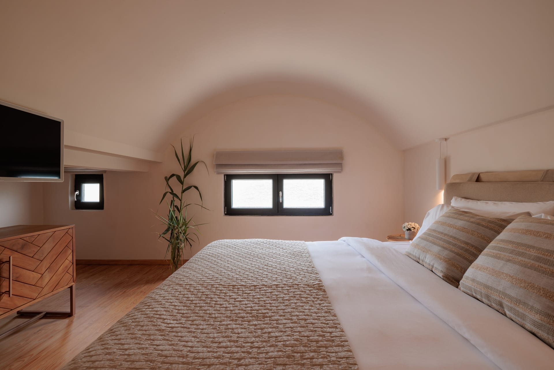 Asty 2 Bedroom Loft Suite with Private Pool & Surrounding View