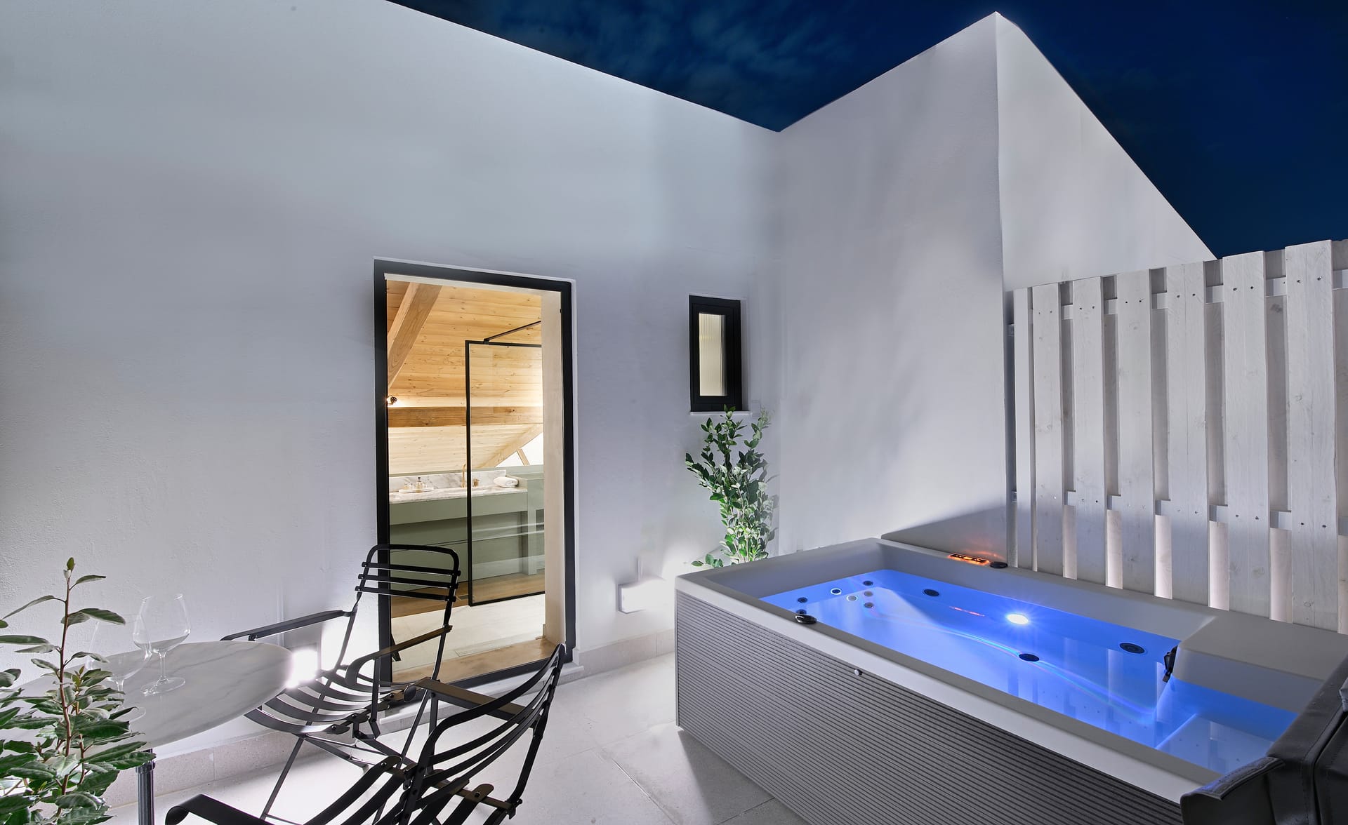 Athinaidos Platinum Loft with Jacuzzi by K&K
