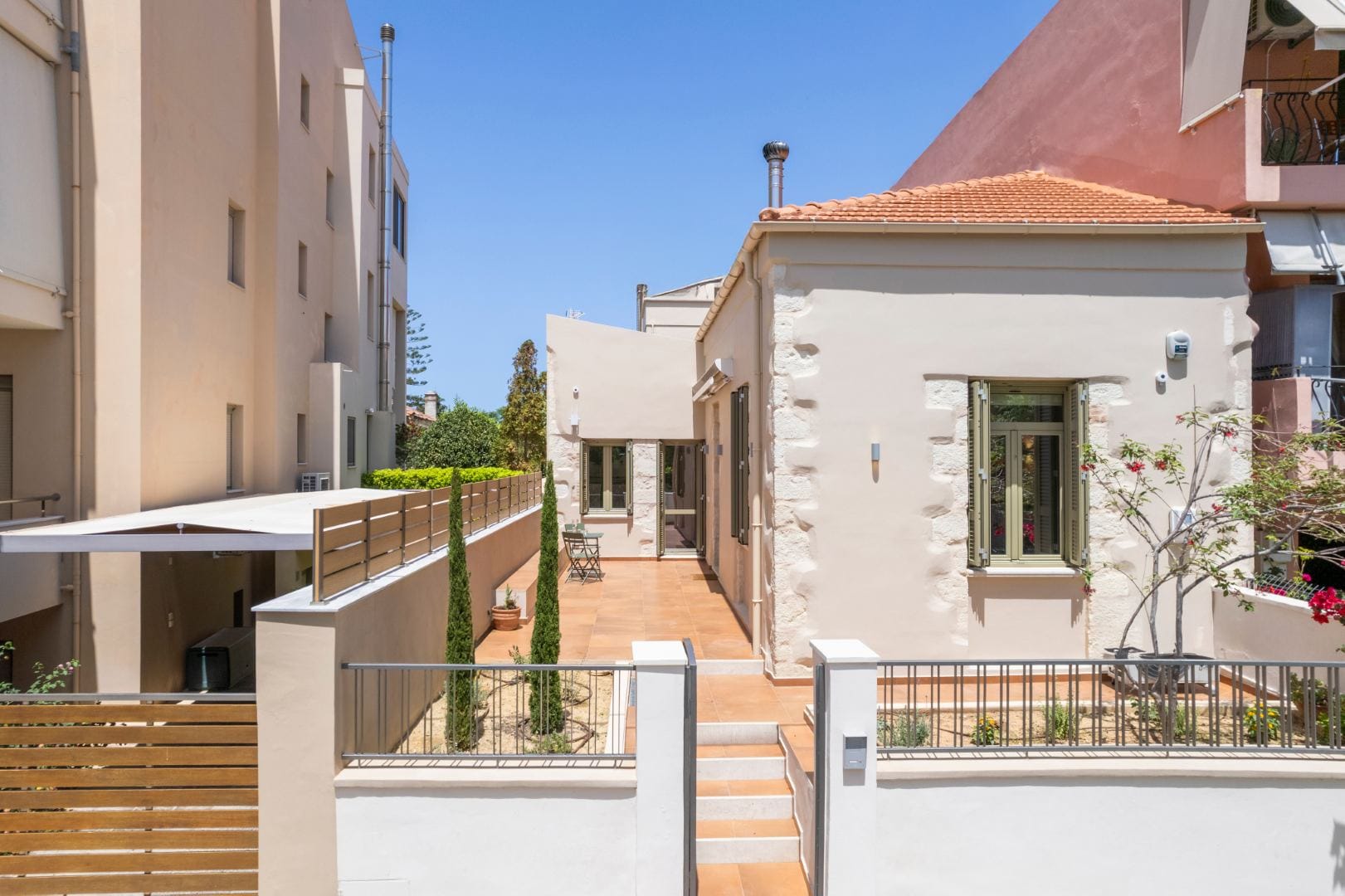 Lithos Residence