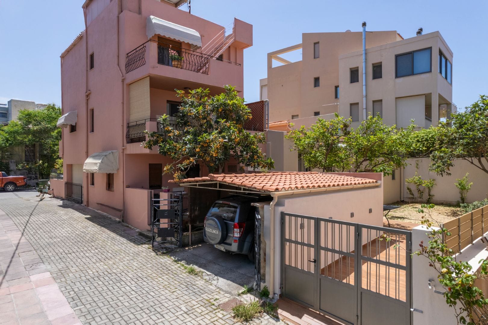 Lithos Residence