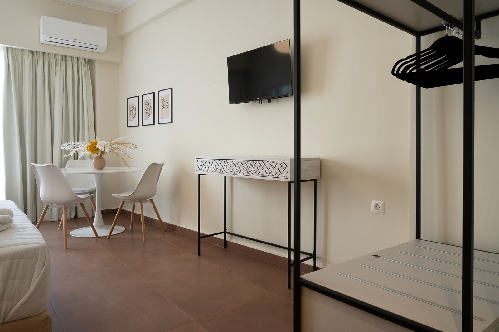 Studio Apartment (Story 1a)
