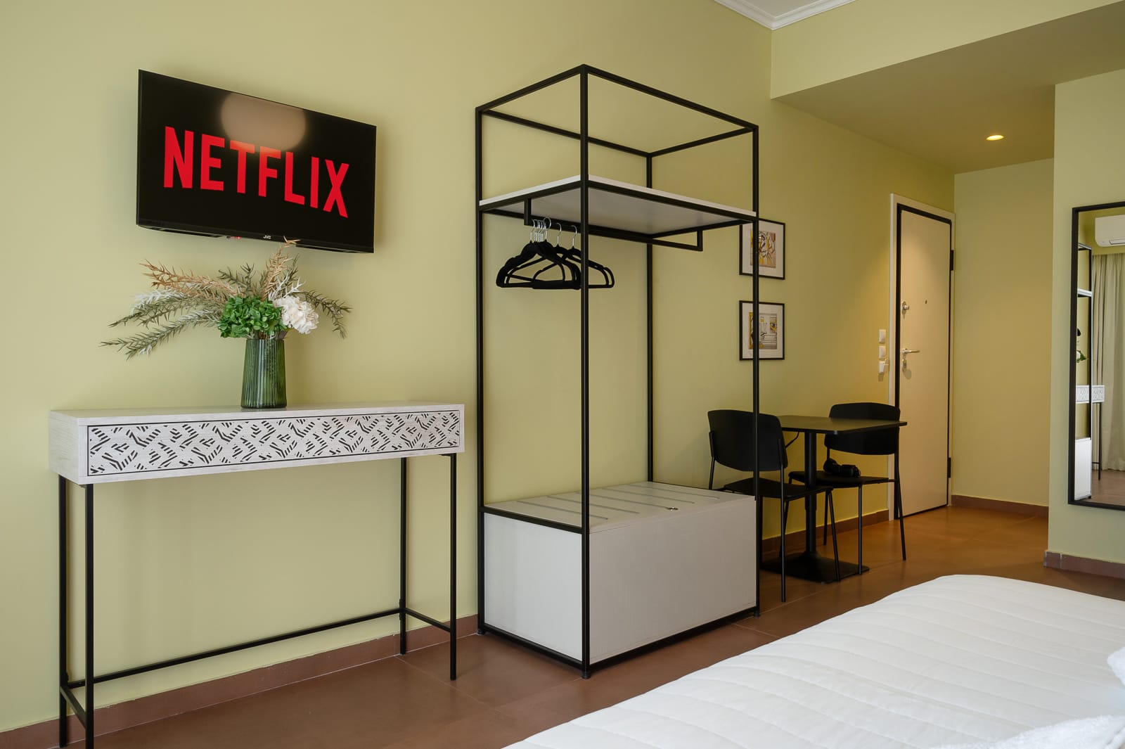 Studio Apartment (Story 2b)