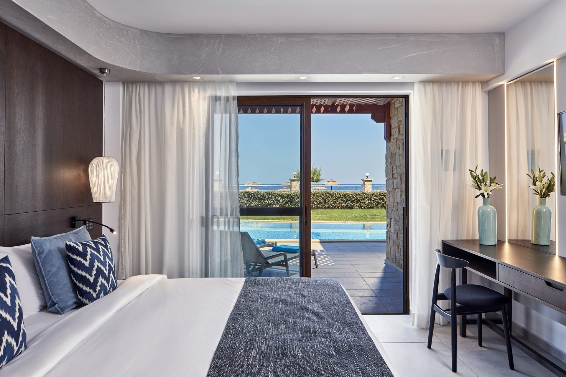 Atlantica Caldera Palace, Guves, Grčka — Family Suite Swim Up Sea View