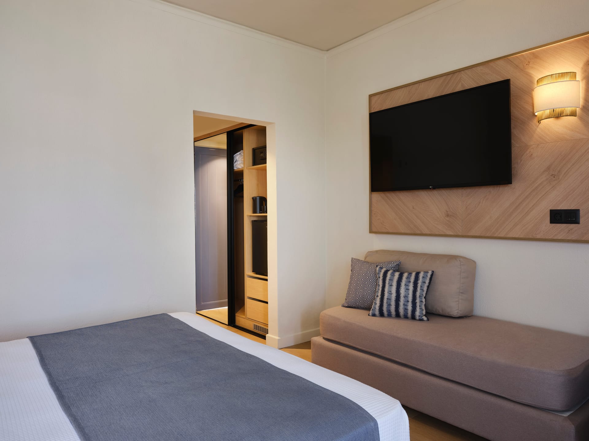 Double Room Limited Sea View for 4