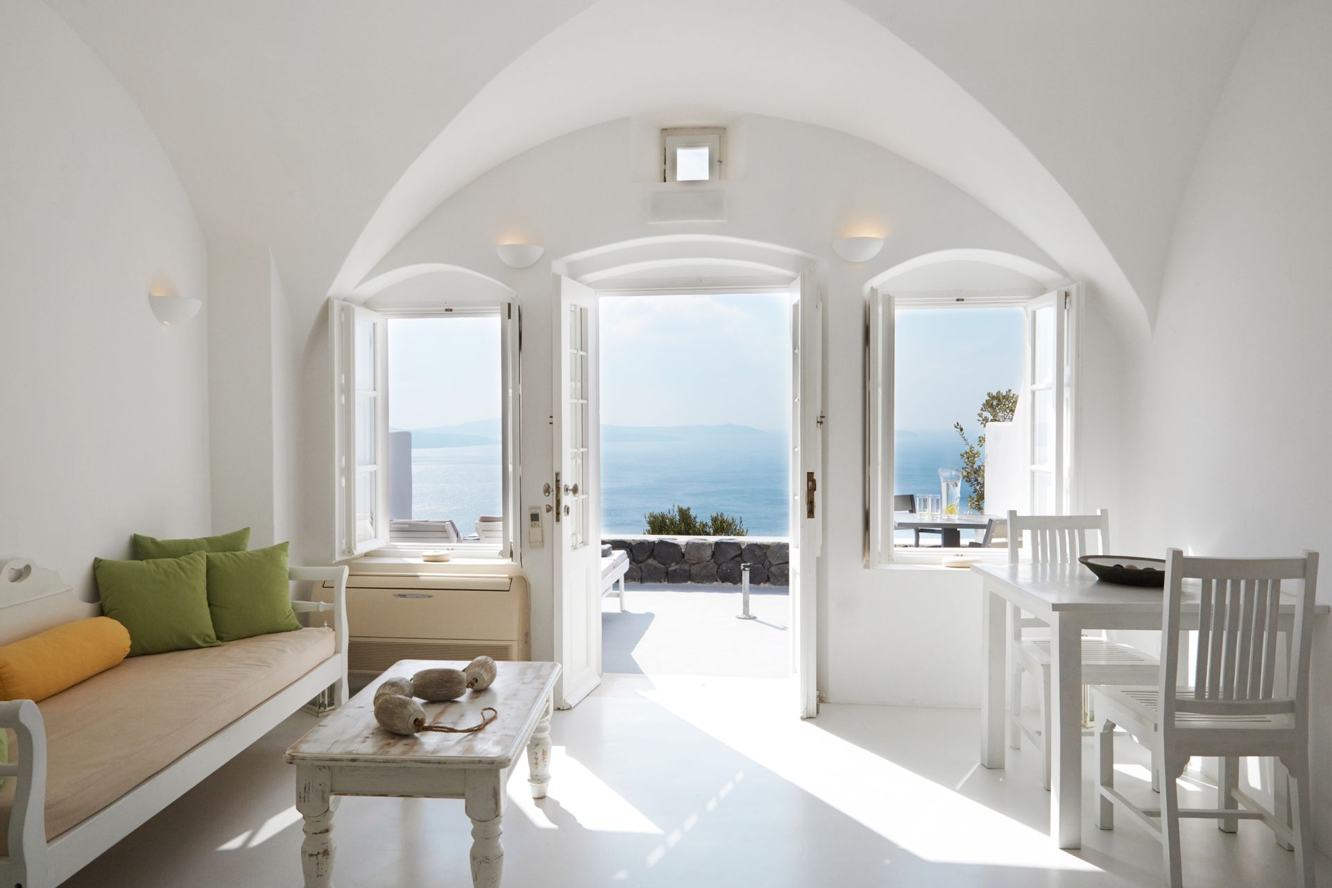 Executive Suite with Jacuzzi & Caldera View