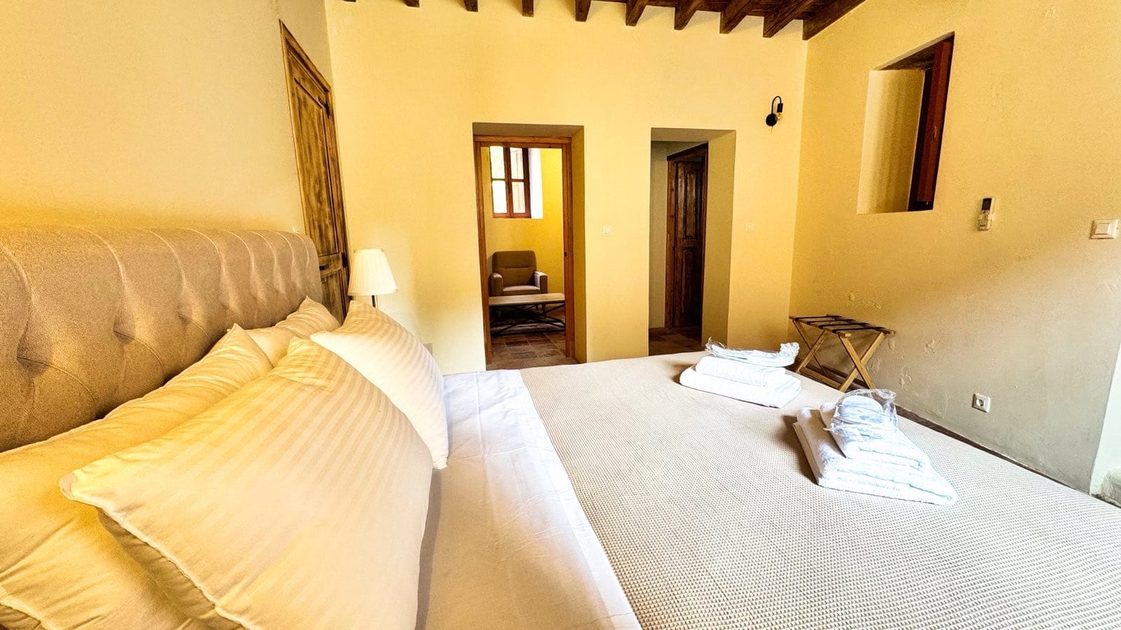 Avalon Boutique Hotel Rhodes, Grčka — Iris Medieval Rosa Junior Suite