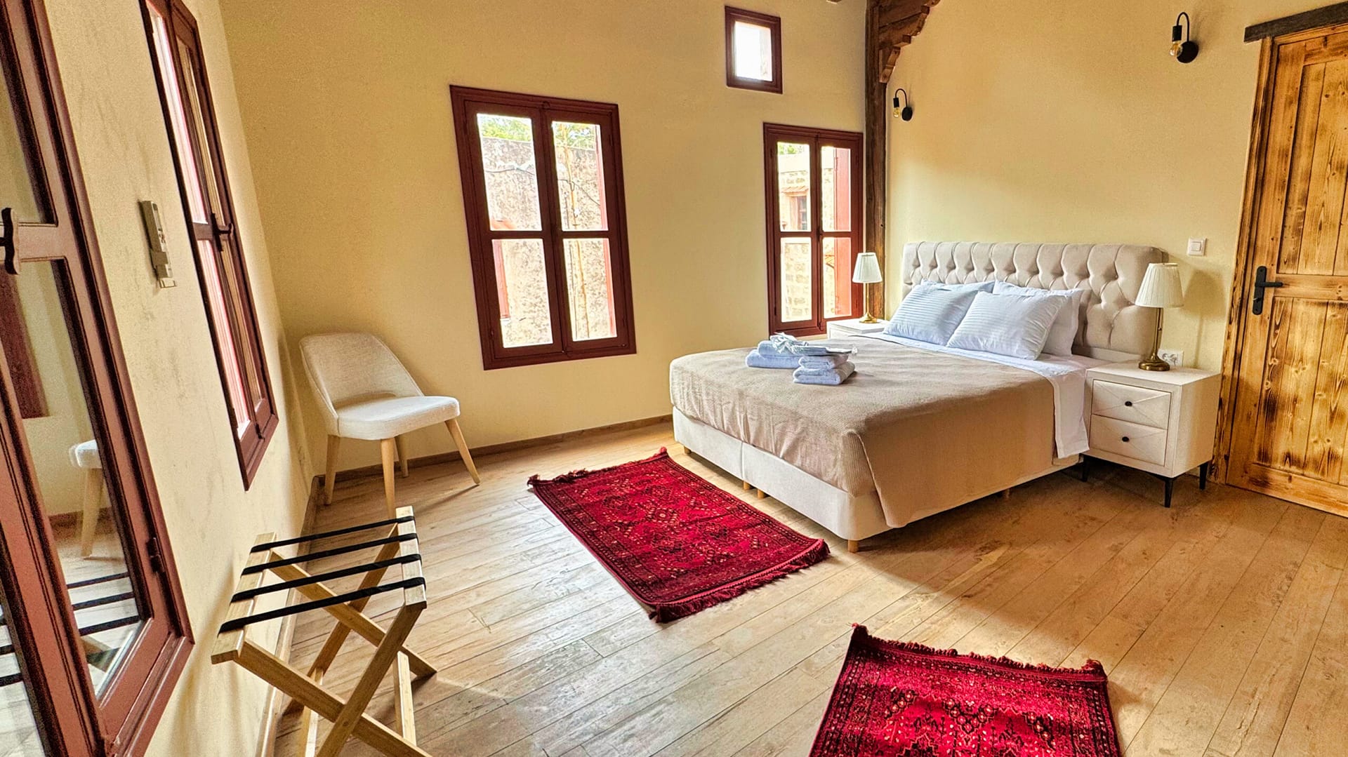 Avalon Boutique Hotel Rhodes, Grčka — Harmonia Medieval Rosa Junior Suite