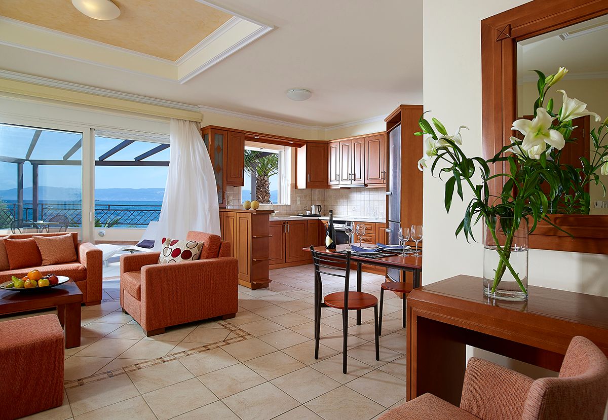 Executive Two Bedroom Suite with Sea & Pool View (107 m2)