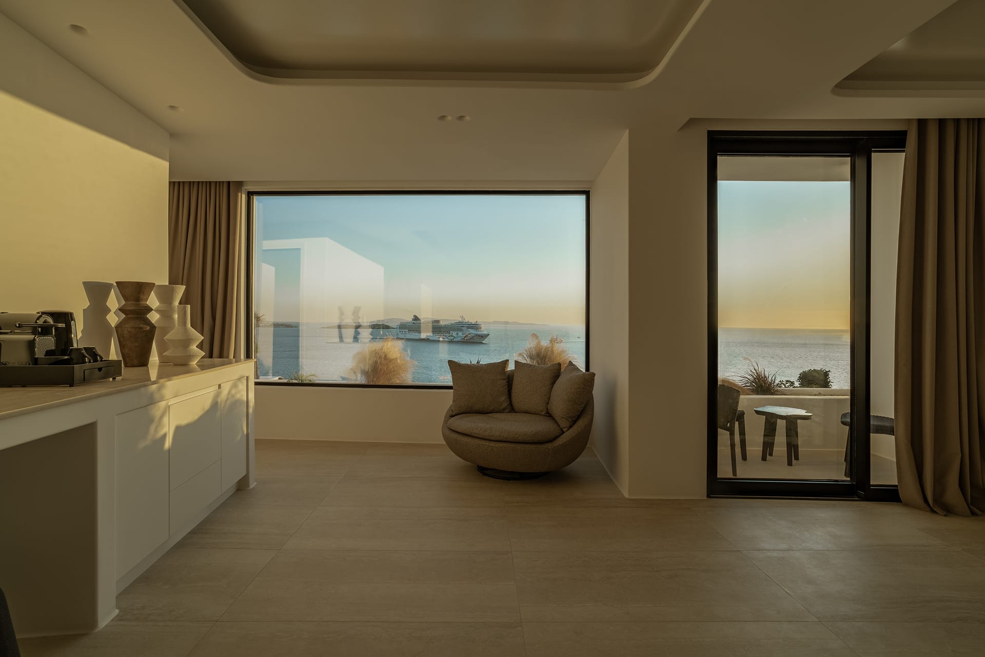 Tagoo Hills Luxury Suites, Tagoo, Grčka — Queen Seaview Suite with 2 Baths
