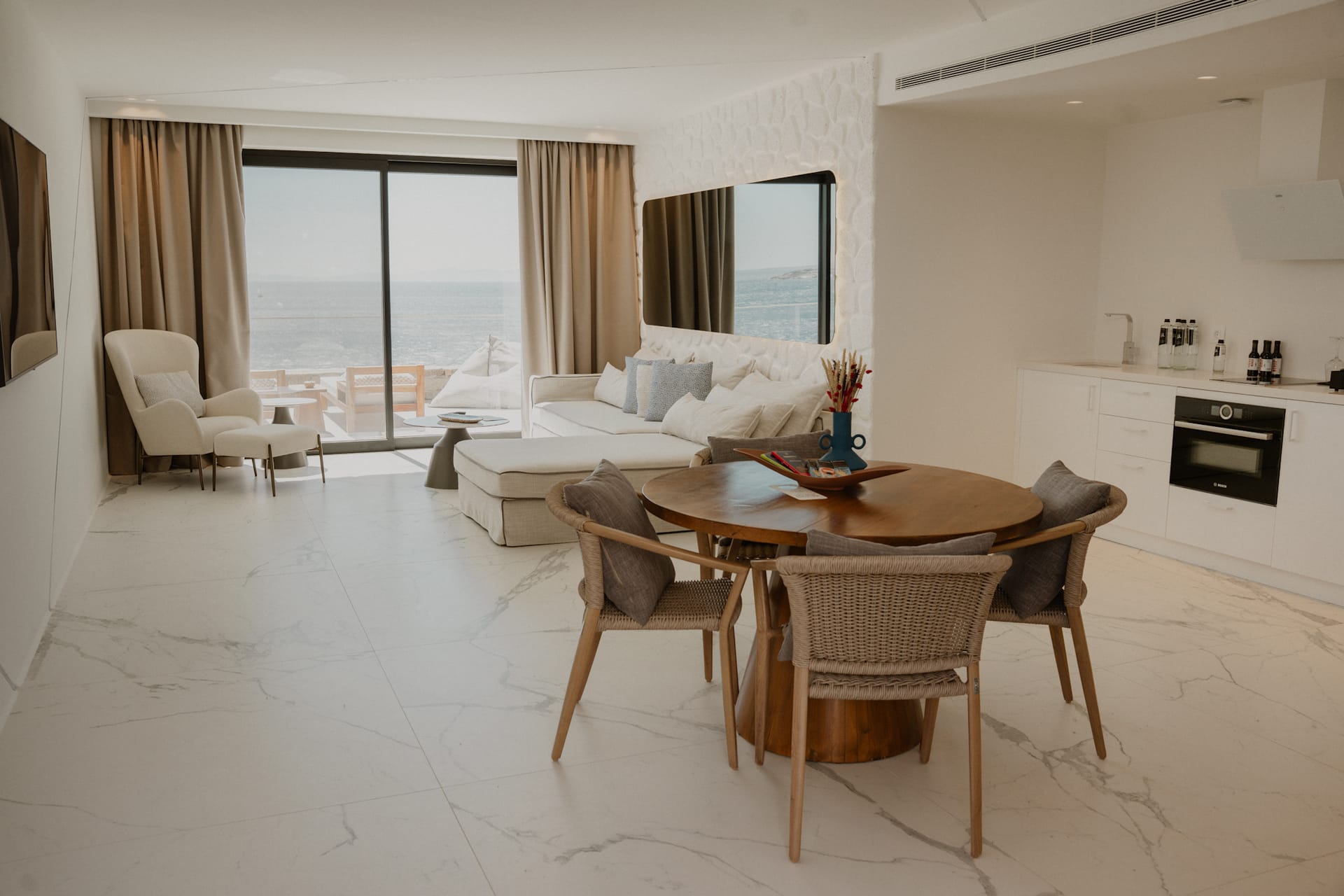 Tagoo Hills Luxury Suites, Tagoo, Grčka — Two-Bedroom Premium Suite with Private Pool & 2 Baths