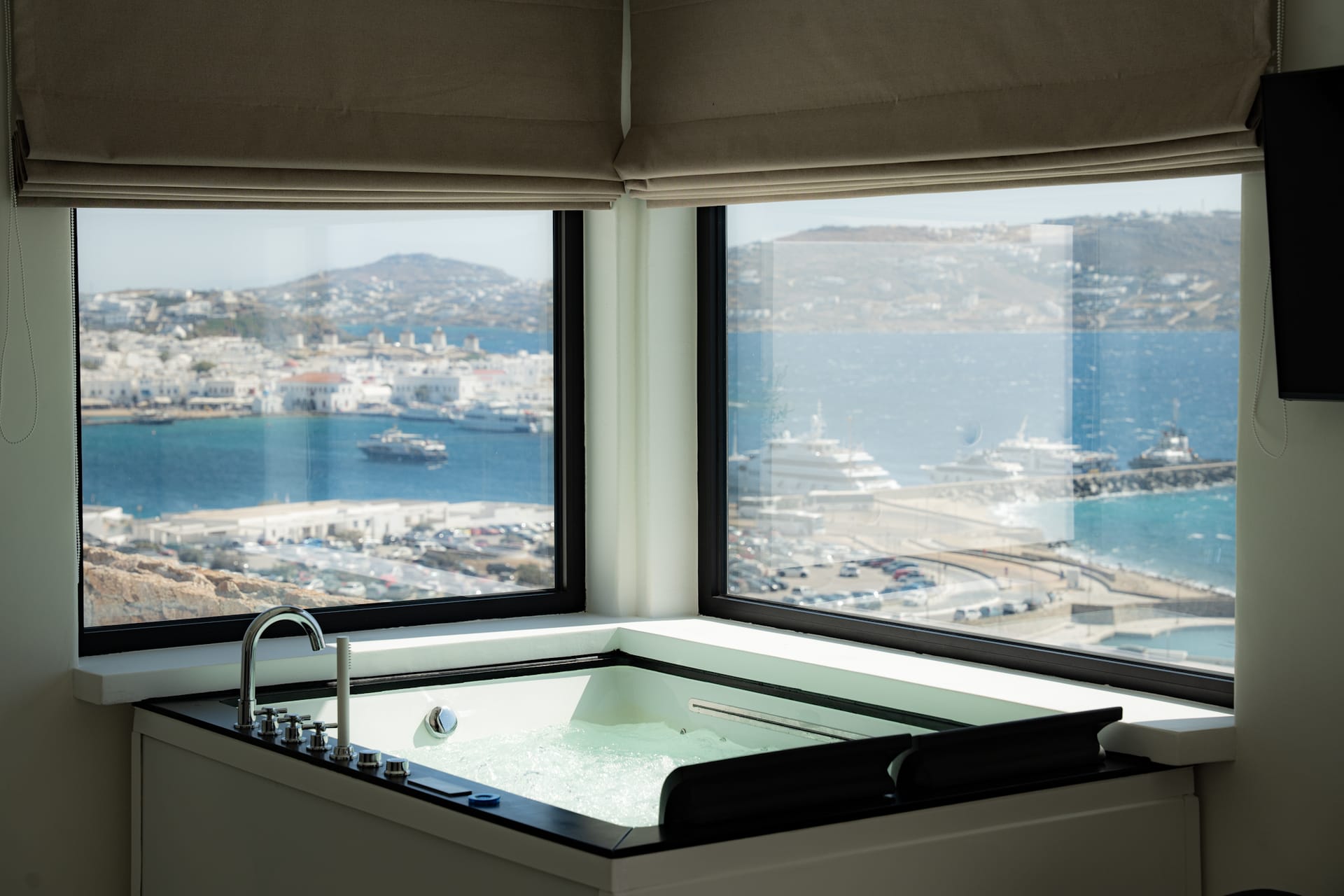 Tagoo Hills Luxury Suites, Tagoo, Grčka — Premium Suite with Spa Bath & Private Pool