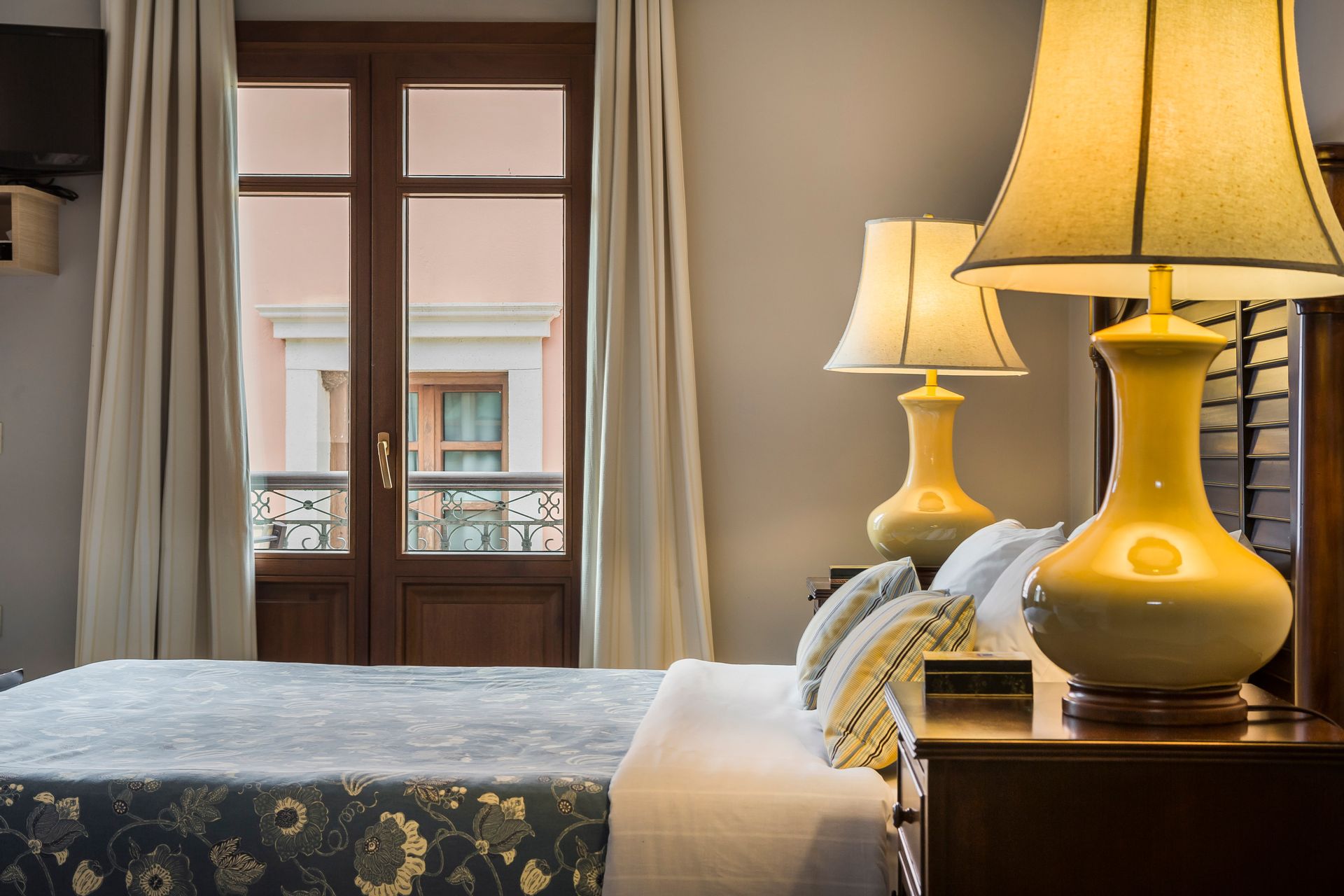 Suite with Partial Harbour View No 104