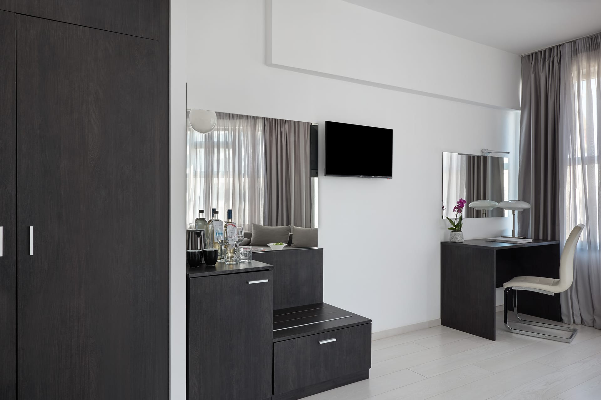 Boss Boutique Athens, ,