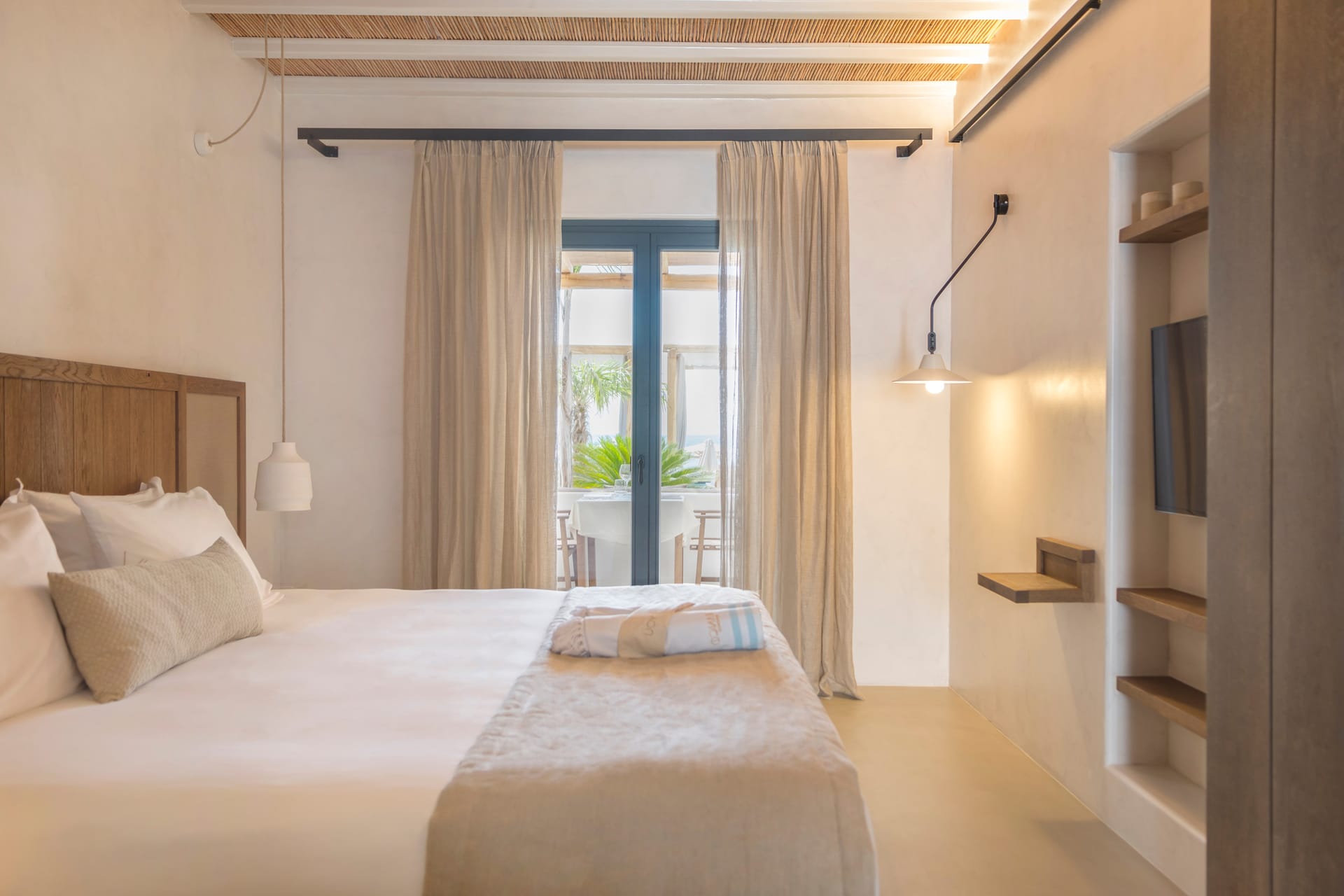 Deluxe Room Pool & Sea View