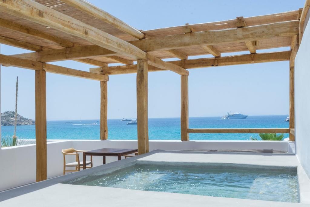 Deluxe Room with Jacuzzi Sea View